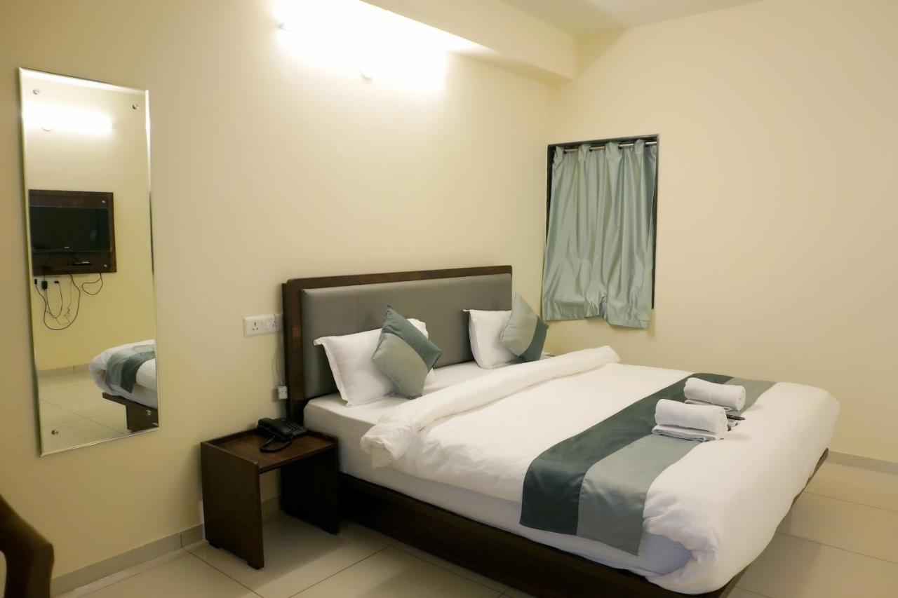 Hotel Nova Sk Rajkot Exterior photo